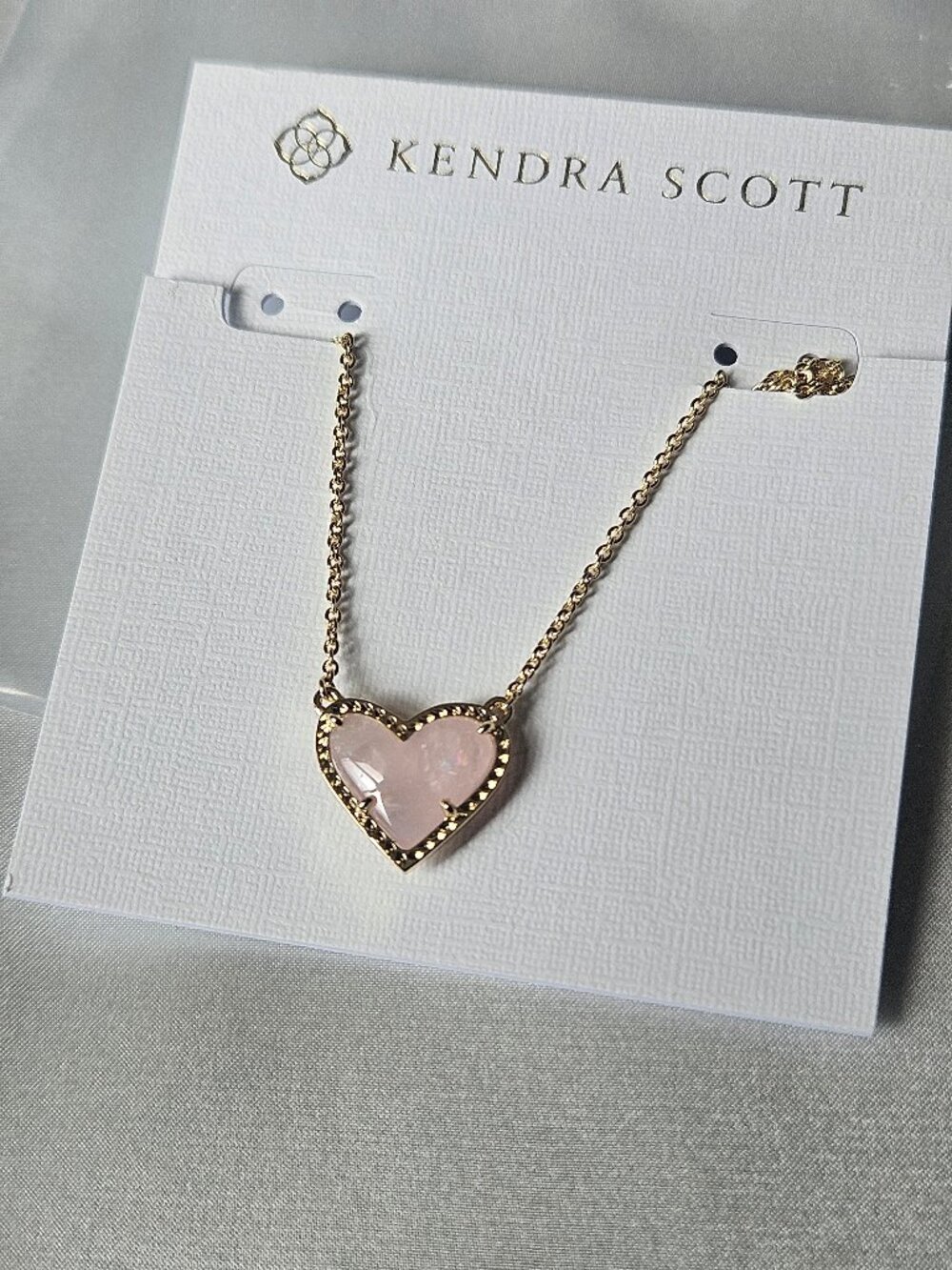 Ari Heart Gold Pendant Necklace in Rose Quartz - Kendra Scott